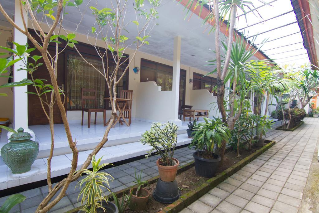 Pondok Nuri Homestay サヌール エクステリア 写真